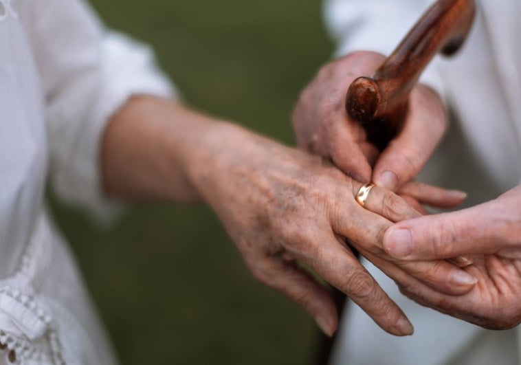 Los matrimonios por encima de los 60 años se duplican en una década en